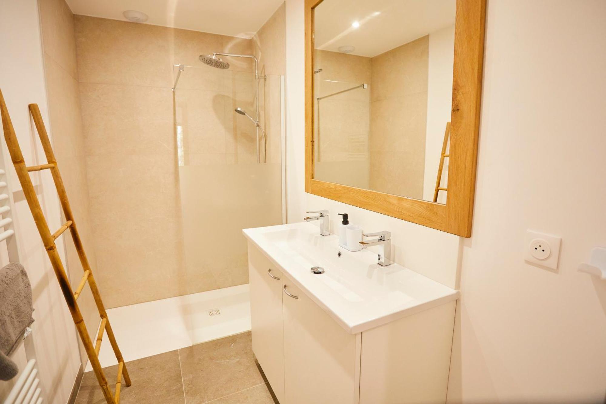 Chalet La Forgerie Piscine Jacuzzi Cinema מראה חיצוני תמונה