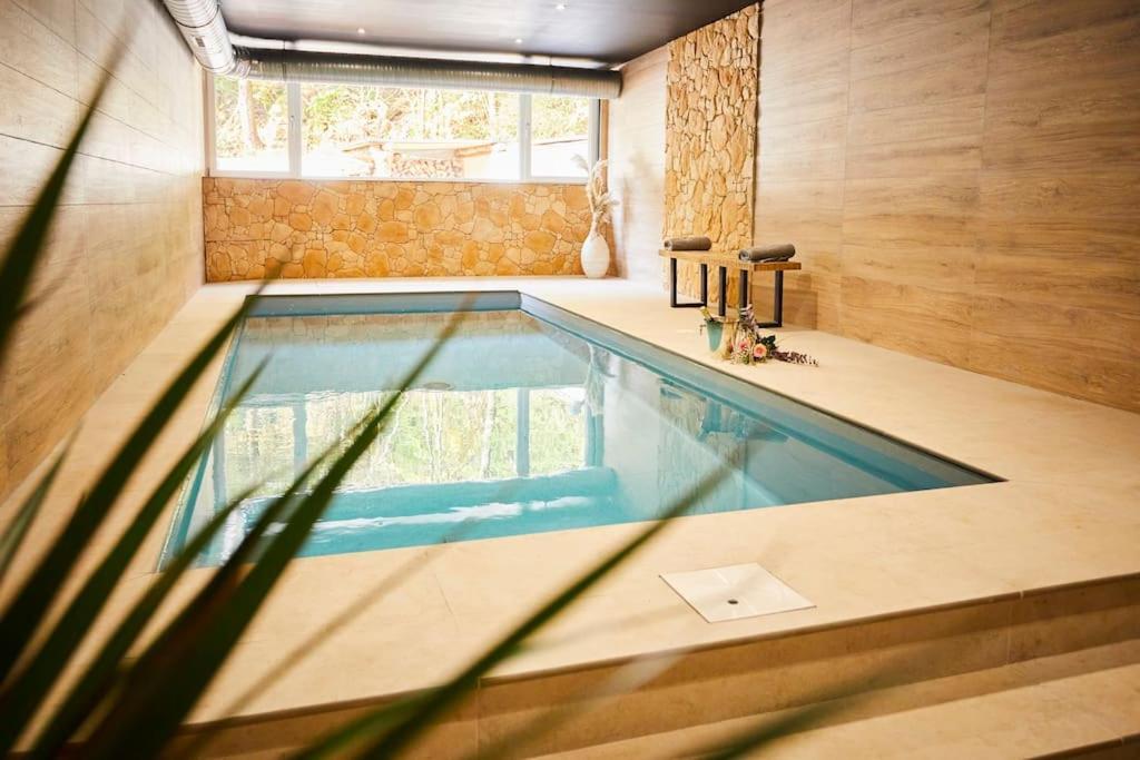 Chalet La Forgerie Piscine Jacuzzi Cinema מראה חיצוני תמונה